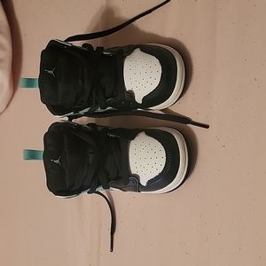 These are jirdan 1 "mid" tropical twist     size:7c